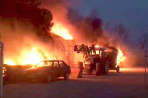 Incendiul de la Amara, generat intenţionat sau din culpă. Un tânăr şi peste 700 de animale au pierit în flăcări.