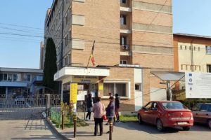 INCREDIBIL! La Spitalul din Campina, spital-suport pentru pacientii cu COVID-19, se intra si se iese ca-n gara! Dezvaluiri
