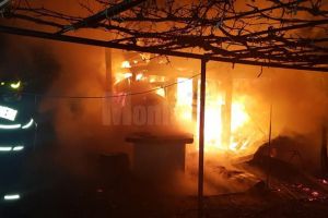 Incendiu violent, în noapte, la o gospodărie din Baia