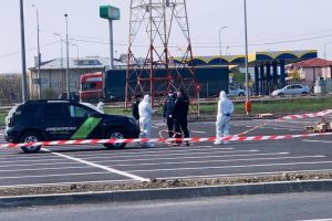FOTO: Bază mobilă ridicată la marginea Focşaniului | Vrâncenii care se întorc în ţară vor fi triaţi epidemiologic