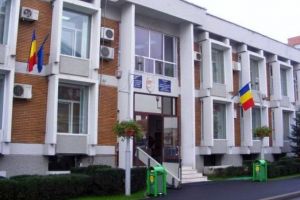 Primii bugetari trimişi în şomaj tehnic. Aproape 150 de angajaţi ai unei primării vor sta acasă pe bani mai puţini