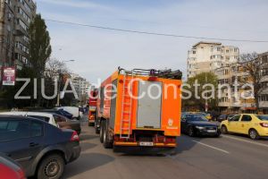 Incendiu la Valu lui Traian. Pompierii ISU Dobrogea intervin pe strada Soarelui