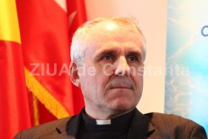 Saptamana Mare la romano-catolici:  Monseniorul Ieronim Iacob - Transmit credinciosilor ca, in timp ce inchid usile, sa-si deschida inimile, ca de la Dumnezeu vine mantuirea“