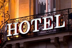 Prefectura va rechiziţiona hoteluri şi pensiuni din Bihor după ce nimeni nu s-a oferit să închirieze spaţii pentru carantină