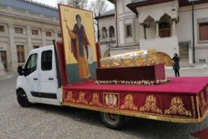 MOAȘTELE Sfântului Dimitrie cel Nou, Ocrotitorul Bucureştilor, scoase de Patriarhia Română pe străzile capitalei