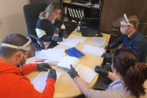 Persoanele de peste 65 ani, monitorizate de voluntari din orasul Ovidiu: Primarul George Scupra – Consider ca rolul nostru, al tinerilor, este de a ajuta persoanele in varsta“  