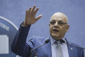 Recomandarea lui Raed Arafat pentru a combate pandemia: Purtaţi măşti! Dacă nu găsiţi mască medicală, puteţi improviza!