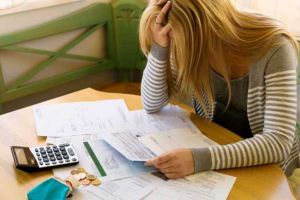 Parlamentul a făcut posibilă amânarea plăţii facturilor la utilităţi
