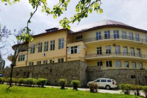 Rectificare bugetară la Săcele. Primăria vrea să cumpere un aparat de testare PCR pentru spitalul municipal