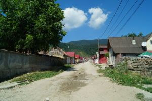 Ce măsuri pot fi luate în cazul comunităţilor defavorizate?