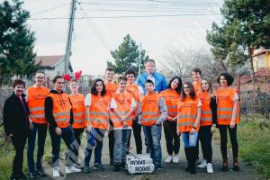 Elevii care au făcut sute de viziere au nevoie de sprijin, ca să ajute în continuare! Imprimanta 3D are probleme