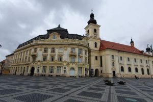 Primăria Sibiu condamnă atitudinea celor care au jignit o asistentă – „Lipsă de empatie”