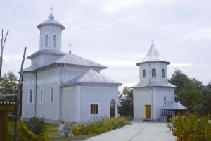 Un preot din Botoşani către credincioşi: Biserica este deschisă la orice oră din zi spre închinare individuală