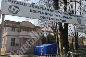 Anchetă epidemiologică la Racoviţa, după ce un tânăr a fost depistat cu Covid-19 luat în comunitate