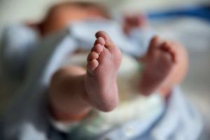 Anchetă la Timişoara: 10 nou născuţi de la Maternitate, confirmaţi cu coronavirus. Mamele nu au virusul