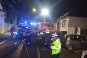 FOTO Accident violent în Zărneşti, cu 4 victime