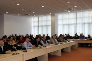 Primarii rămân în funcţii. Alegerilor locale, organizate la toamnă