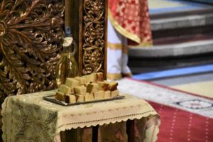 Cum se vor desfăşura slujbele în Săptămâna Mare şi cum se vor distribui Paştile