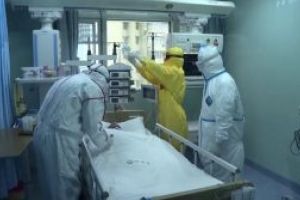 Iohannis: Vor veni aproximativ 500.000 de combinezoane pentru medici şi personalul medical