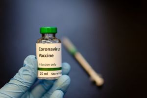 Un potenţial vaccin contra coronavirusului finanţat de fundaţia miliardarului Bill Gates este testat pe oameni
