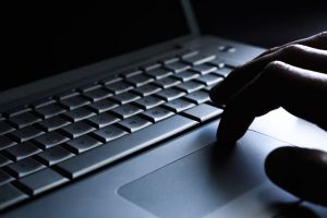 ATENȚIE! O nouă ESCROCHRIE face VICTIME în mediul online