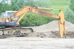 O firmă care exploata balast în plină noapte, amendată de SGA Suceava