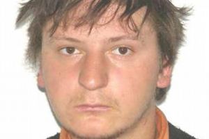 Tânăr găsit mort între liniile de cale ferată, la Dărmăneşti