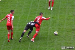 FOTO, LIVE-TEXT, „U” Cluj – Performanţa Ighiu 1-0 la pauză, Takacs a deschis scorul, Fetiţa a ratat un penalty | Dispută incendiară pe „Cluj Arena” între contracandidatele la promovare!