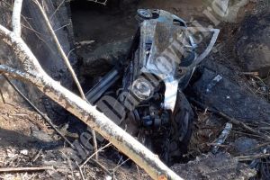 MORENI: Un autoturism s-a răsturnat într-o râpă şi a luat foc