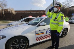 Sute de amenzi pentru cei care nu respectă restricţiile de deplasare impuse prin ordonanţă militară, în judeţul Timiş