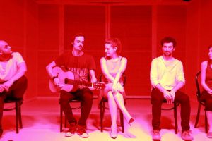 Întâlniri la voi acasă: o invitaţie săptămânală la teatru, pentru a uita o clipă de pandemie