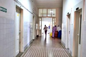 Asistentă de la Maternitatea Odobescu, cu COVID-19, de pe patul de spital: Erau paciente pozitive şi umblau prin spital, erau medici în izolare şi veneau să opereze