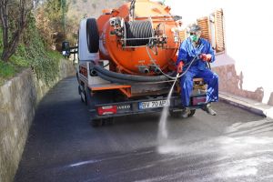 VIDEO Compania Apa sprijină Primăria Braşov în spălarea străzilor din municipiu