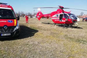 Botoşăneanul care şi-a prins piciorul într-un utilaj, dus cu elicopterul la Iaşi. A fost băgat direct în sala de operaţie