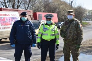 Botoşănenii ignoră, în continuare, interdicţiile pe timpul stării de urgenţă. Zeci de amenzi date de oamenii legii