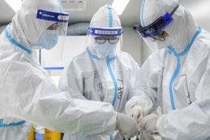 China este acuzată că a raportat date false despre coronavirus. Bilanţul real ar fi de aproape 100.000 de morţi