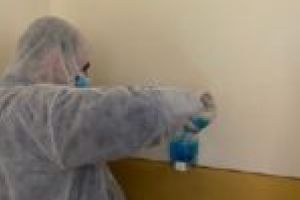 Noi măsuri de protecţie împotriva COVID-19! În scările de bloc din Oraviţa urmează să fie montate dispozitive pentru dezinfectant