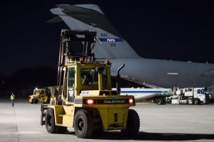 A sosit, cu o aeronava militara, al treilea transport aerian cu echipamente medicale din Coreea de Sud