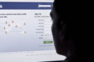 Consilier local cercetat pentru că a divulgat pe Facebook informaţii secrete de serviciu