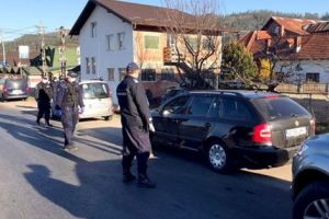 PETRECERE ÎNTRERUPTĂ DE JANDARMI ŞI POLIŢIŞTI