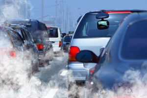 Studiu: Numărul deceselor provocate de coronavirus este mai mare în zonele poluate