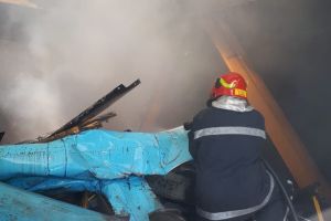 INCENDIU la o fabrică din Arad! ISU intervine pentru a stinge VÂLVĂTAIA (FOTO+VIDEO)