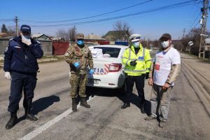 Zilnic, masă de prânz pentru poliţişti, jandarmi şi militari, de la Fundaţia Umanitară ...