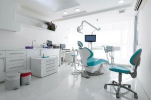 Doar trei cabinete stomatologice din judeţ mai pot asigura urgenţele
