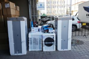 Maşini de spălat, uscătoare, frigidere, cuptoare cu microunde, fierbătoare de apă şi ...
