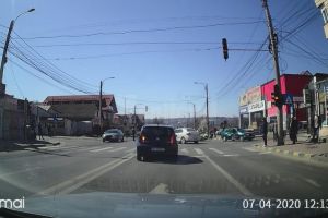 Tânăr de 27 de ani, motociclist, rănit de un şofer de 74 de ani, care nu i-a acordat prioritate