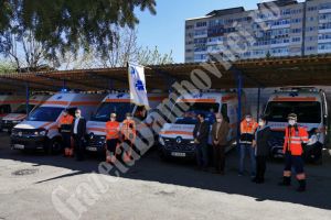 Ambulanţierii dâmboviţeni, omagiu colegului lor decedat de Covid-19 (VIDEO)