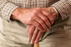 Botoşănenii de peste 65 de ani primesc săptămânal  pachete cu bunuri oferite de municipalitate