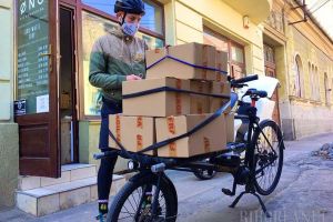 Hai acasă! Multe firme s-au reorientat din cauza crizei, trecând pe livrări la domiciliu, inclusiv de jocuri închiriate