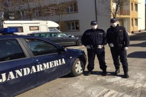 În Alba, 476 persoane se află în carantină şi 982 în izolare la domiciliu. Amenzi de 18.000 lei, în ultimele 24 de ore, pentru nerespectarea ordonanţelor